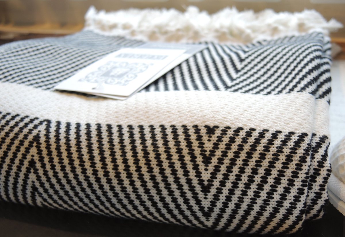 Superzachte zwart-witte hamamdoek met dunne badstof - Afbeelding 4