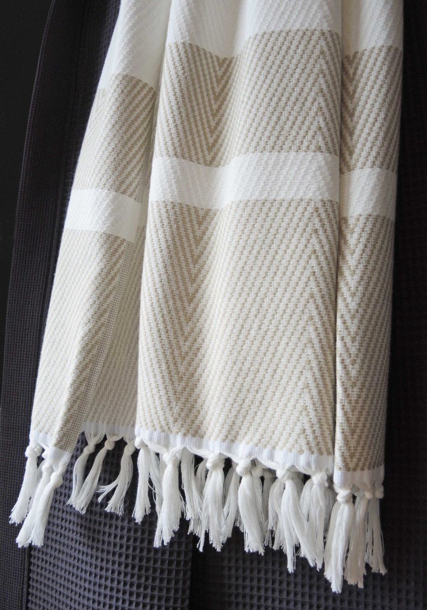 Superzachte hamamdoek, roomwit met beige strepen van Egeria - Afbeelding 4